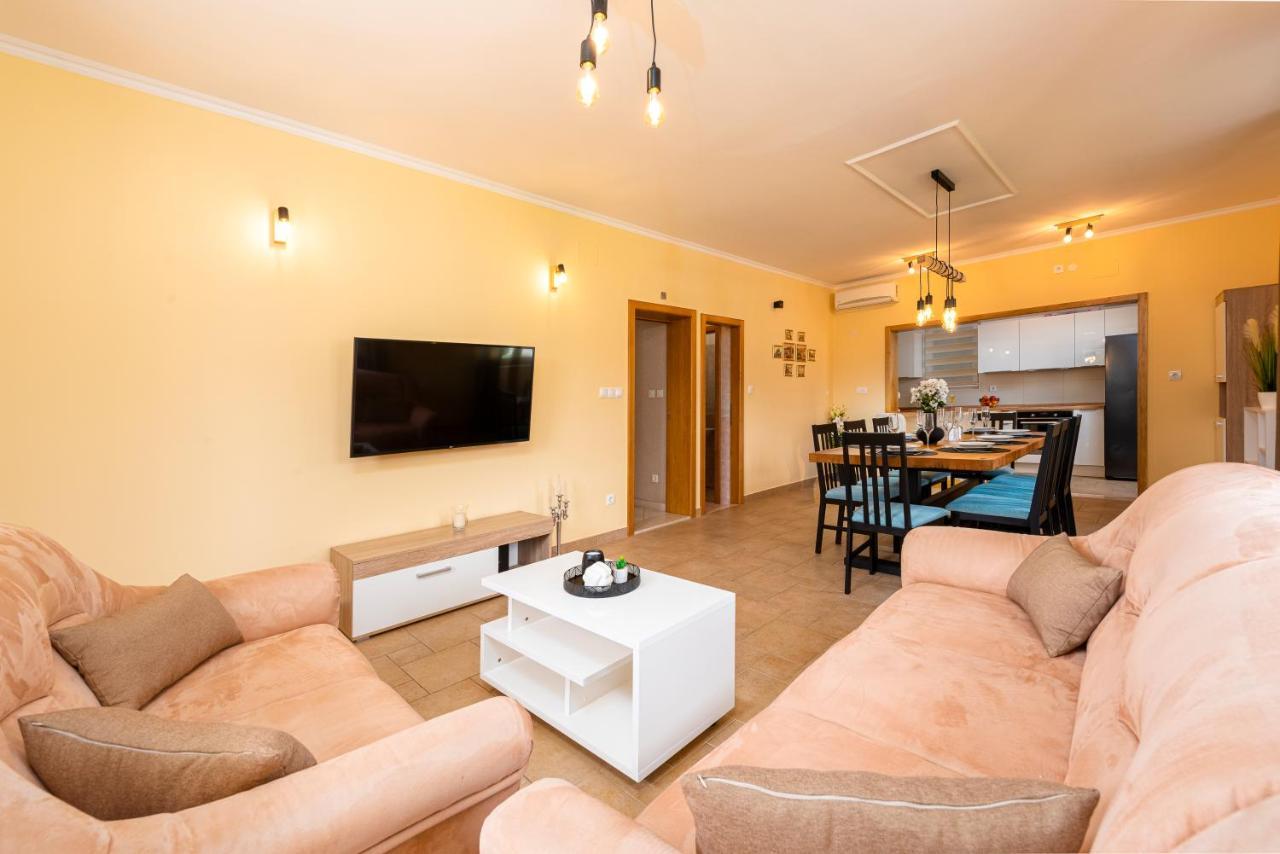 Vila Vergatum-Privacy,Gym,Billiards,Table Tennis Donji Brgat Exterior foto